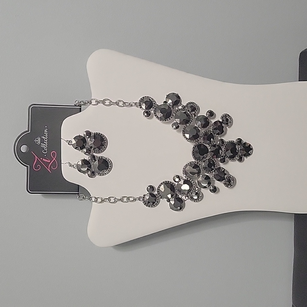 Paparazzi Zi Collection necklace and earrings set